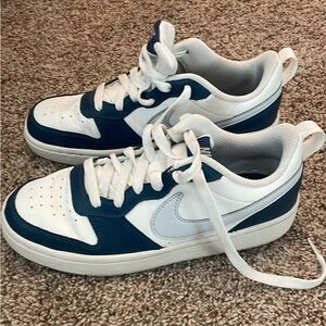 Nike Low Court Borough Youth Size 4.5